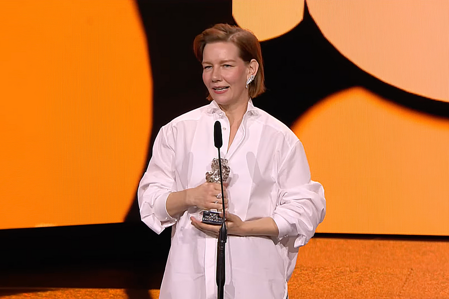 Minh tinh Sandra Hüller thắng Gấu Bạc LHP Berlin 2026