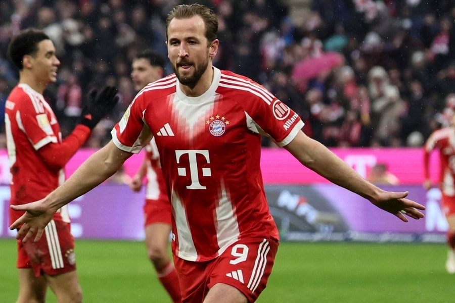 Kane lập cú đúp, vượt thành tích mùa trước