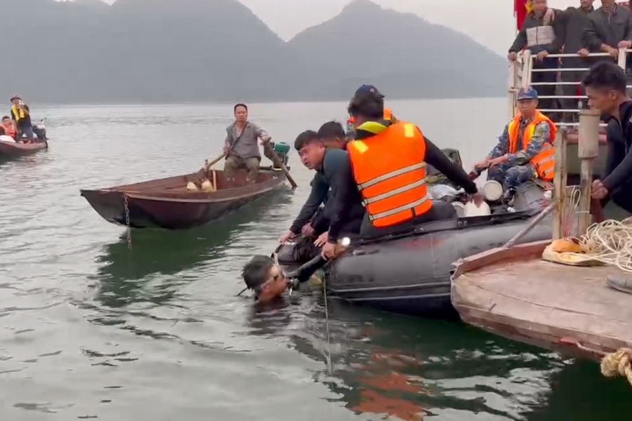 Tìm thấy 6 nạn nhân vụ lật tàu trên hồ Thác Bà