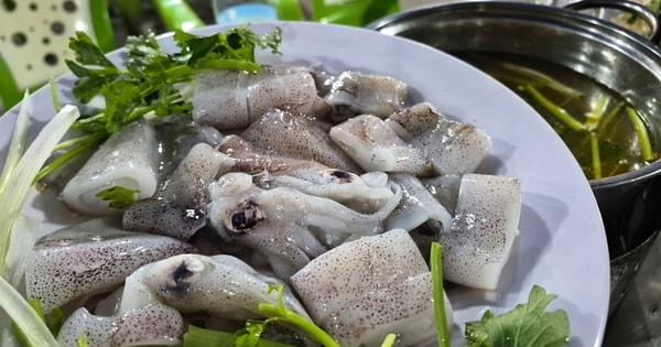 Lẩu mực Đại Lãnh níu chân khách gần xa