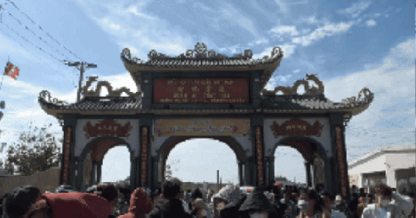 VIDEO: Mùng 5 Tết, “biển người” đổ về Mẹ Nam Hải xin lộc đầu năm