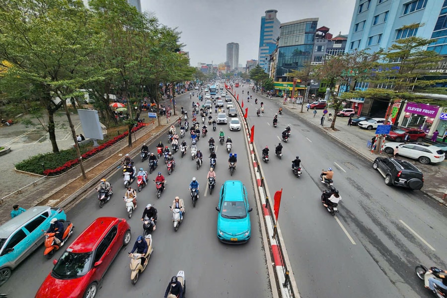 Đường phố Hà Nội thông thoáng ngày đầu đi làm sau Tết