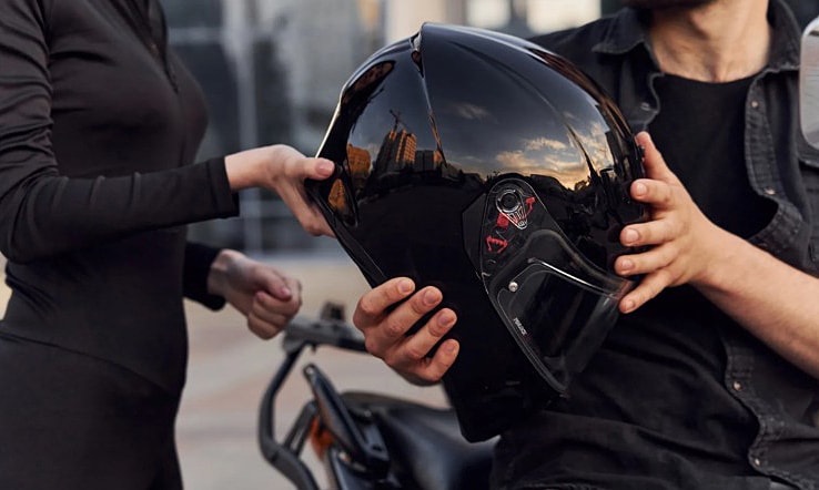 Nam sinh bị nhồi máu cơ tim vì quá phấn khích khi chở người đẹp