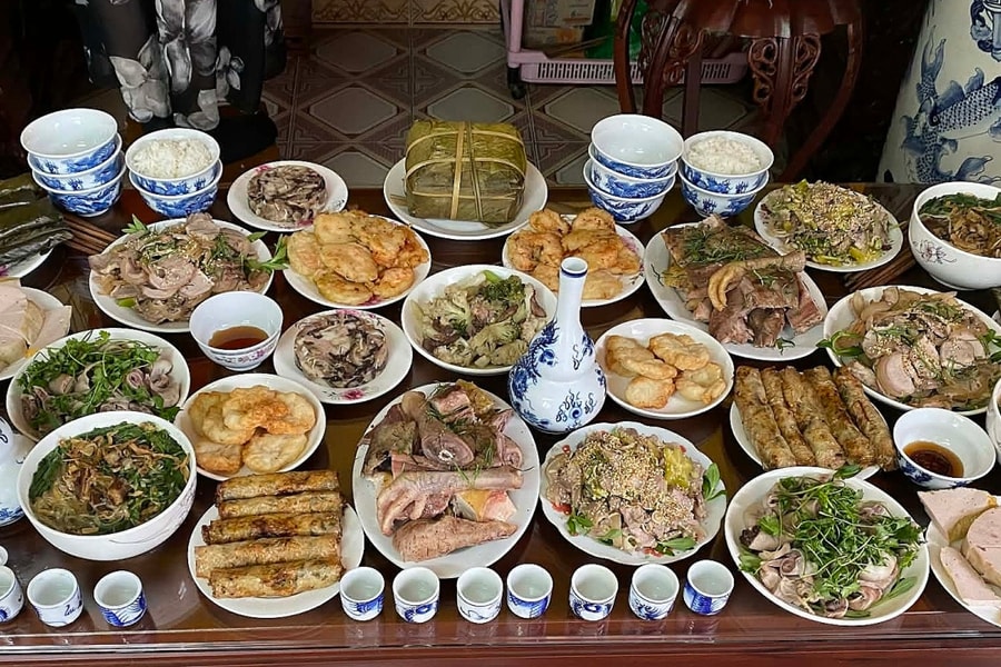 Nhập viện vì cỗ Tết 'hâm đi nấu lại'