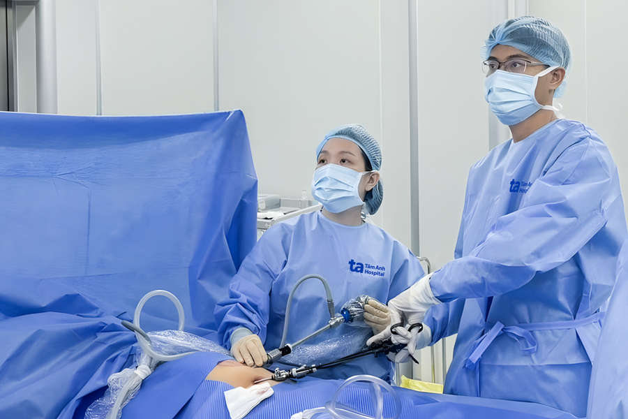 Buồng trứng của thiếu nữ bị xoắn ba vòng