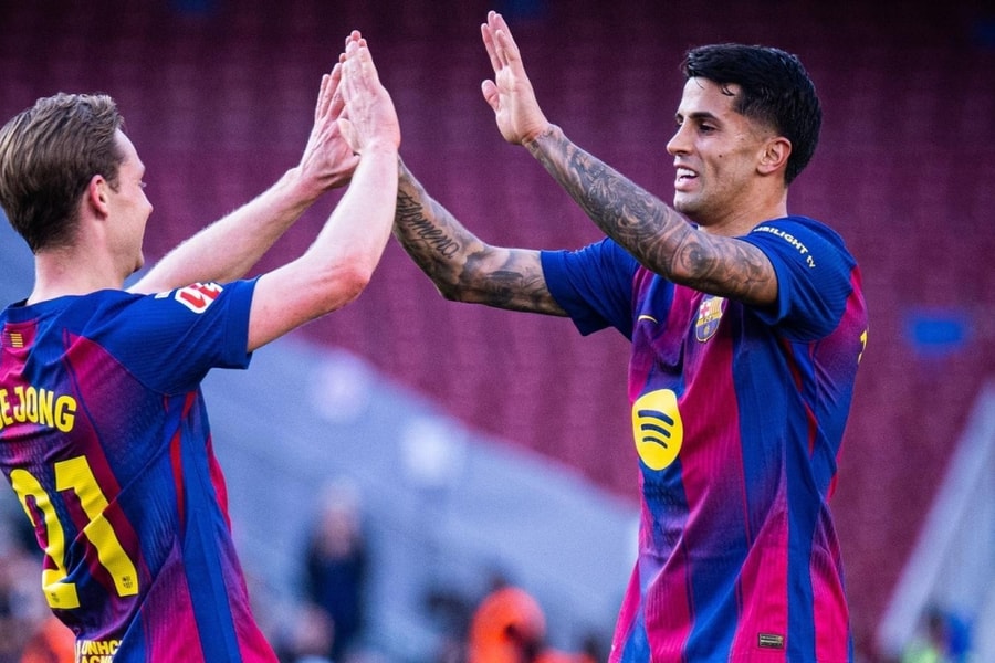 Barca chiếm đỉnh bảng La Liga từ tay Real