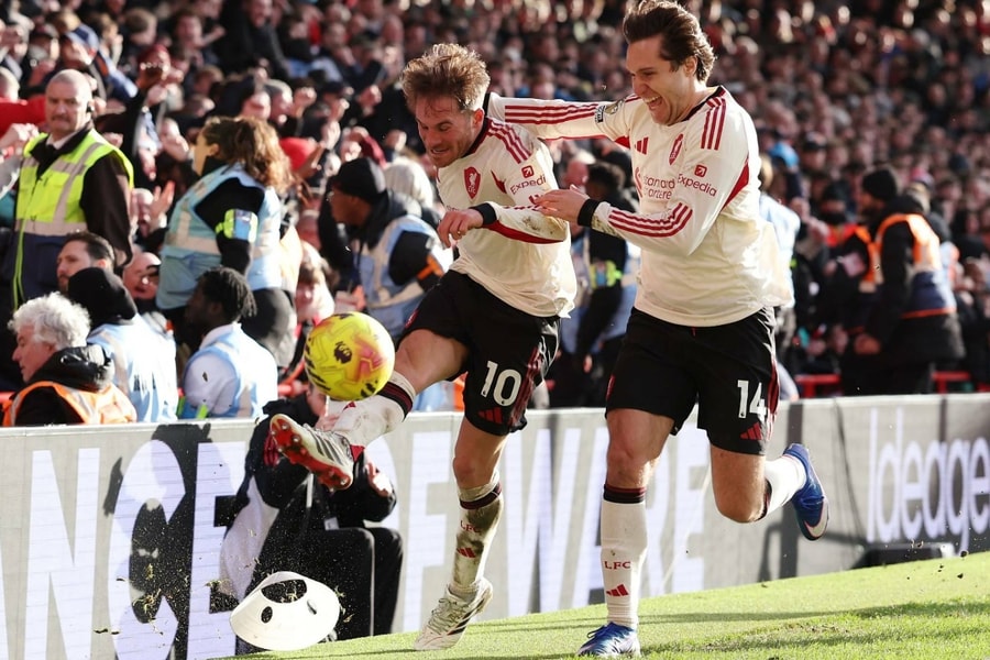 Carragher: 'Chiến thắng của Liverpool là một vụ cướp trắng trợn'