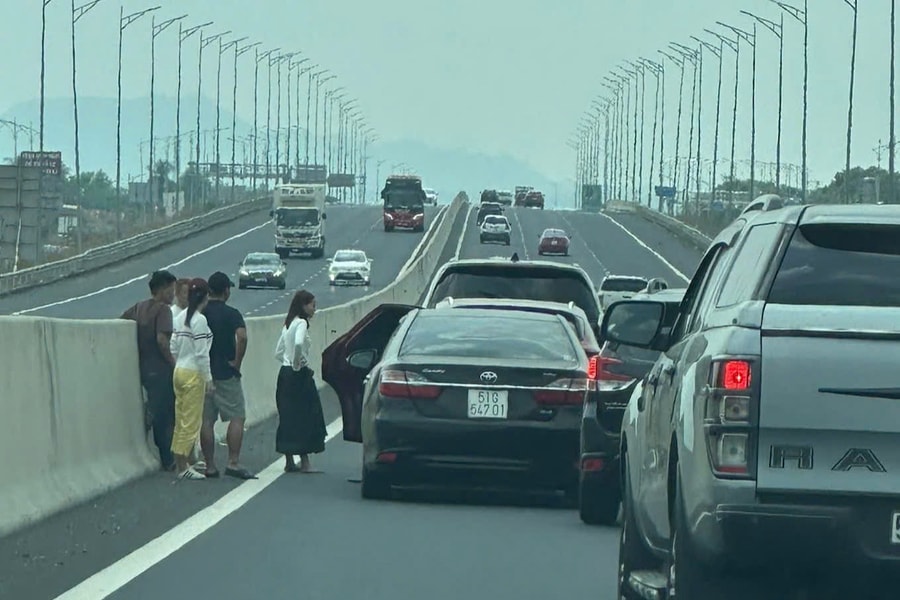 Hai vụ tai nạn liên hoàn trên cao tốc Phan Thiết - Dầu Giây