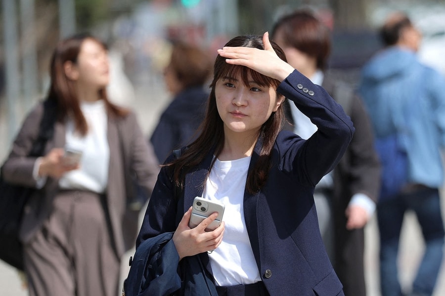 Văn hóa 'làm việc đến chết' phai nhạt ở Nhật