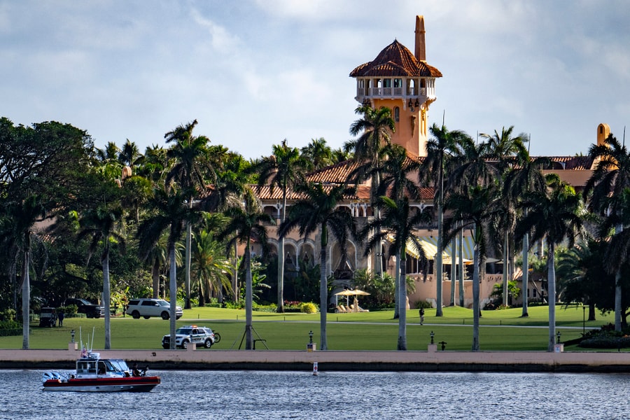 Mỹ công bố danh tính tay súng bị bắn chết trong dinh thự ông Trump