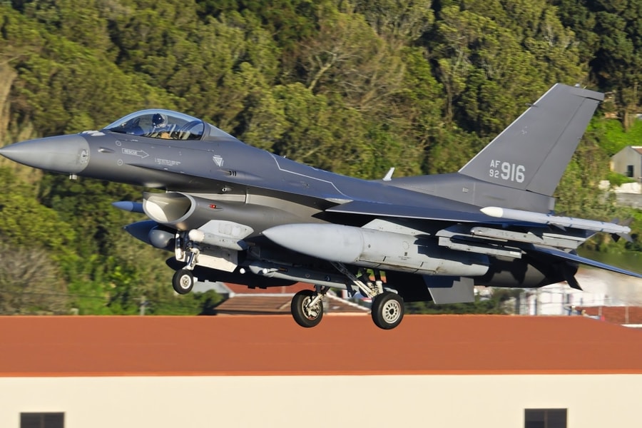 Mỹ điều F-16 mang cụm tác chiến điện tử 'Mèo giận dữ' tới gần Iran