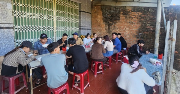 Hàng quán ở Gia Lai đông nghịt khách sau Tết