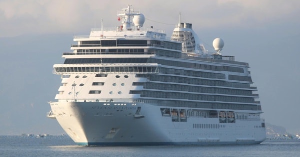 Khánh Hòa: Đón tàu biển cùng 800 du khách đầu xuân Bính Ngọ