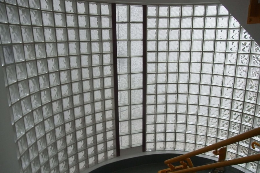 Ưu nhược điểm của gạch kính lấy sáng