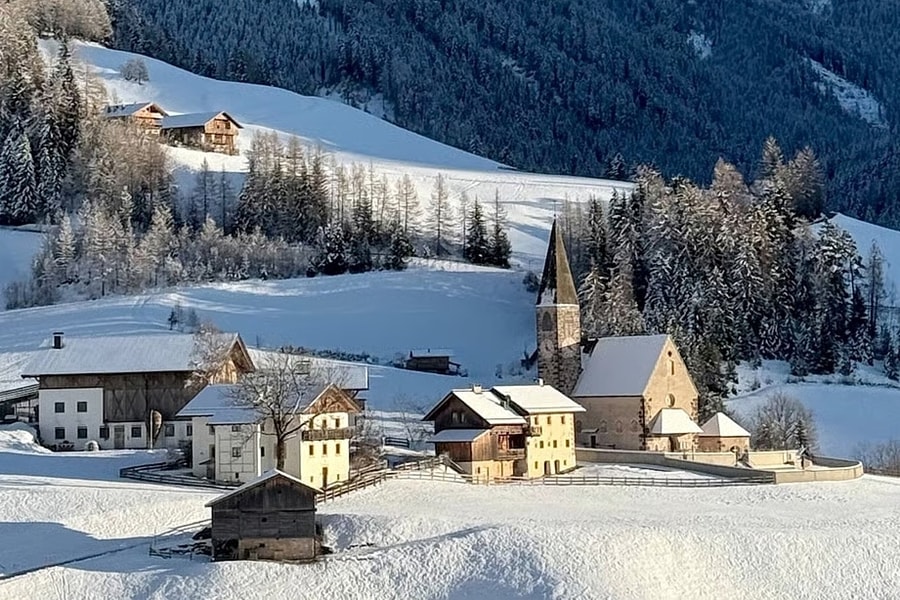 Điểm du lịch 'trả giá' vì quá đẹp