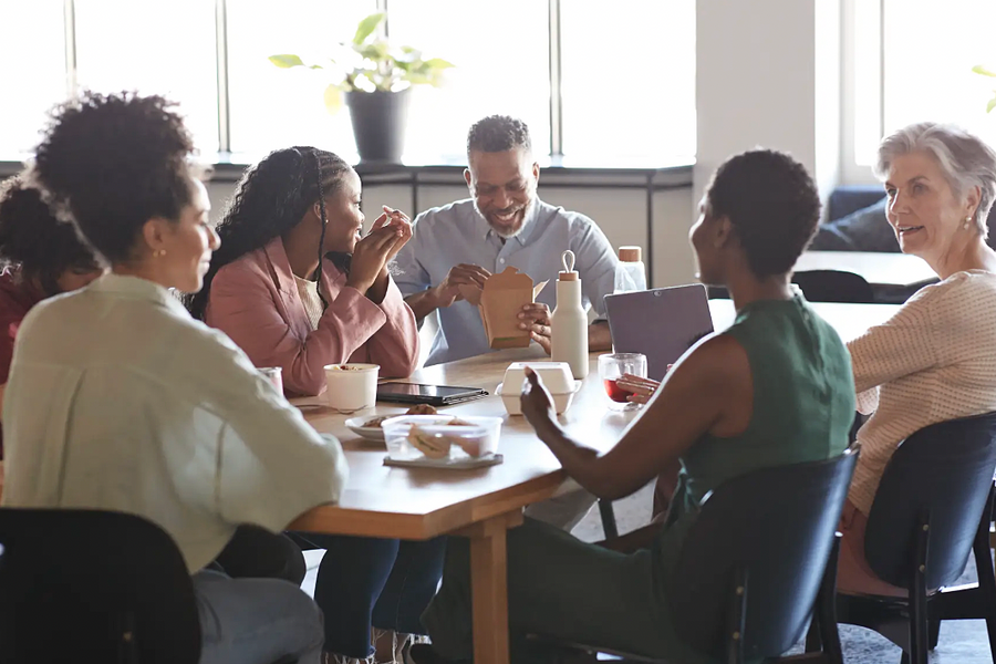 Giữ chân nhân viên bằng bữa trưa cao cấp