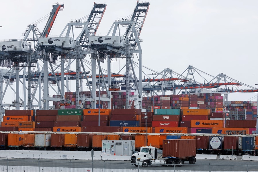 Mỹ bắt đầu thu thuế nhập khẩu bổ sung 10%