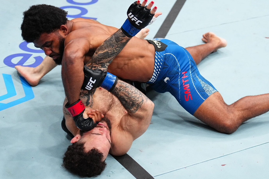 Võ sĩ UFC từng mổ não 9 tiếng bị hạ knock-out ghê rợn