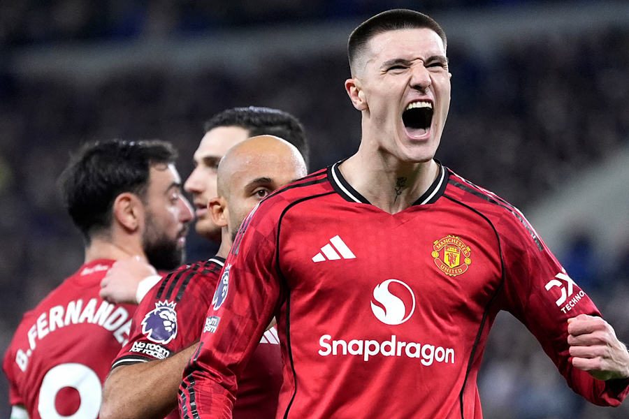 Man Utd bứt lên top 4 Ngoại hạng Anh