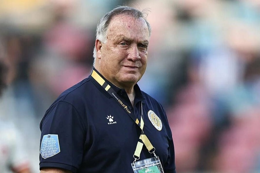 HLV đội dự World Cup từ chức vì sức khỏe con gái