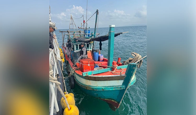 Hải quân Thái Lan bắt tàu cá Campuchia