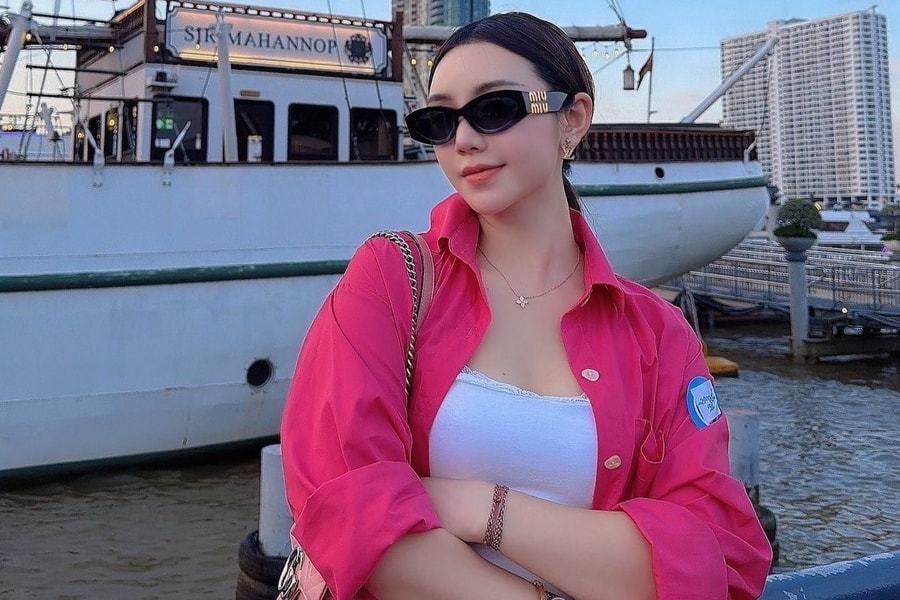 Chiếc quần jeans của Quỳnh Kool gây tranh luận