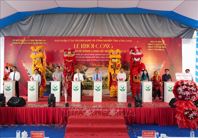 Khởi công xây kè tăng cường chống ngập cho đô thị Vĩnh Long