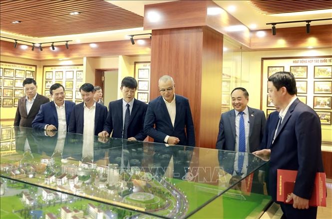 Huy động đội ngũ trí thức giải quyết những bài toán thực tế ở địa phương