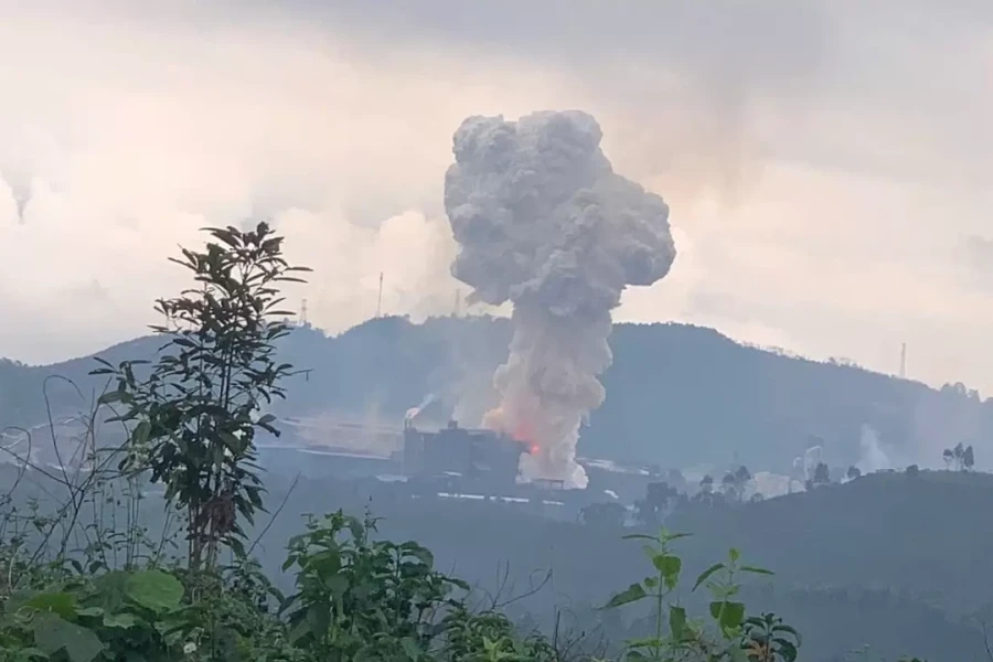 Khói cháy phốt pho - độc bỏng đường hô hấp