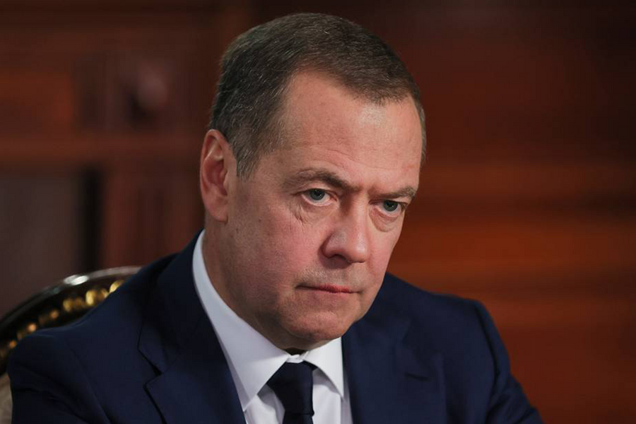 Ông Medvedev cảnh báo Anh, Pháp về kịch bản tấn công hạt nhân