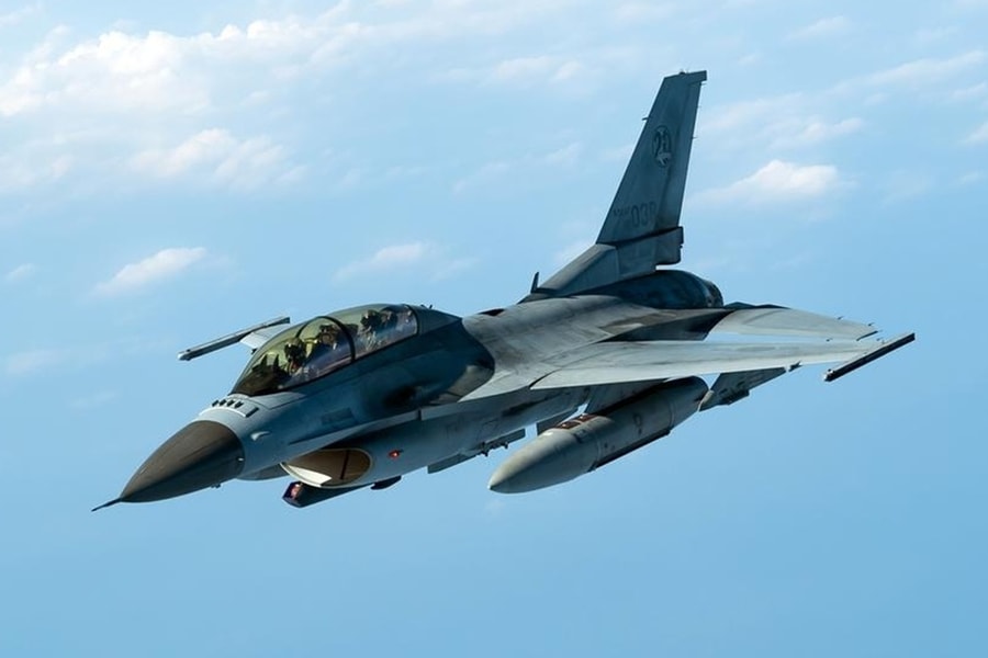Tiêm kích F-16 Hàn Quốc lao xuống núi, phi công nhảy dù thoát hiểm