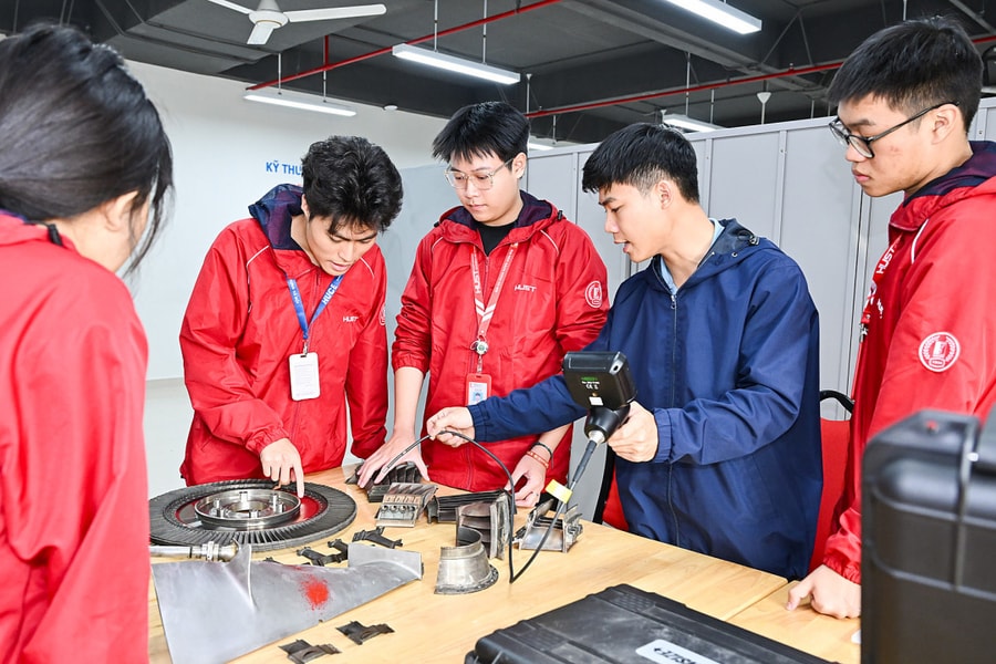 Đại học Bách khoa Hà Nội siết quy đổi IELTS, giảm tổ hợp xét tuyển