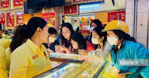 Thủ tướng chỉ đạo theo dõi sát thị trường vàng, khẩn trương thành lập sàn giao dịch