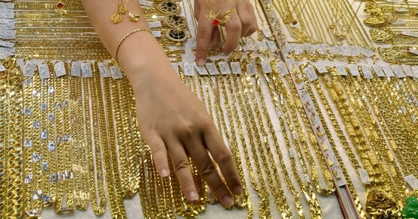 Trước ngày vía Thần Tài, giá vàng trong nước cao hơn thế giới tới 21 triệu đồng/lượng