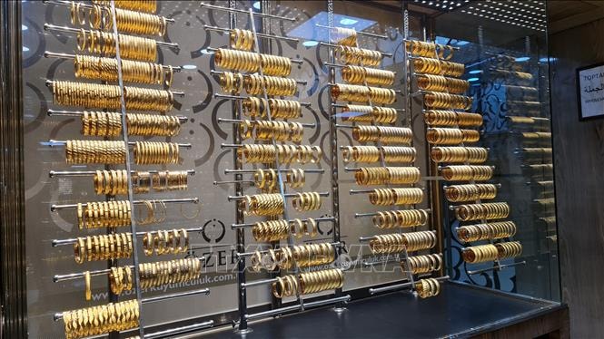 Giá vàng thế giới vượt mốc 5.200 USD/ounce giữa 'bão' thuế quan và căng thẳng địa chính trị