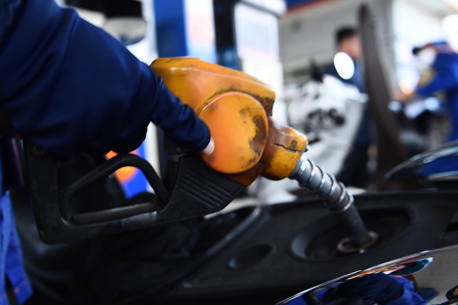 Giá xăng vượt 20.000 đồng một lít