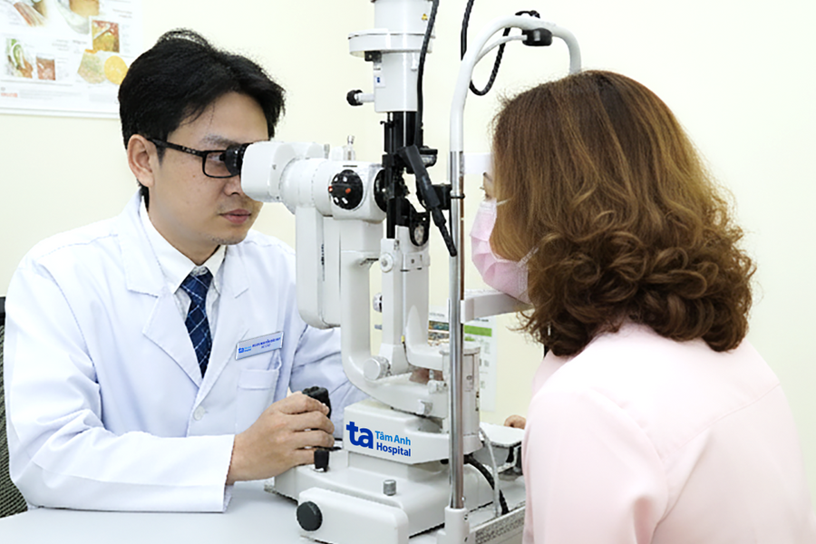 Nhìn mờ, lóa ban đêm do khô mắt