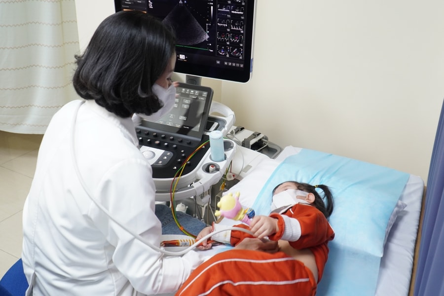 Siêu âm tim cho trẻ sơ sinh có ảnh hưởng sức khỏe không?