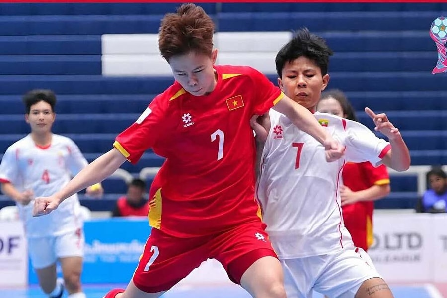 Việt Nam ngược dòng vào bán kết futsal nữ Đông Nam Á