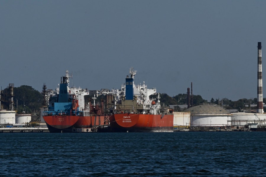 Mỹ mở đường cho dầu mỏ Venezuela tới Cuba