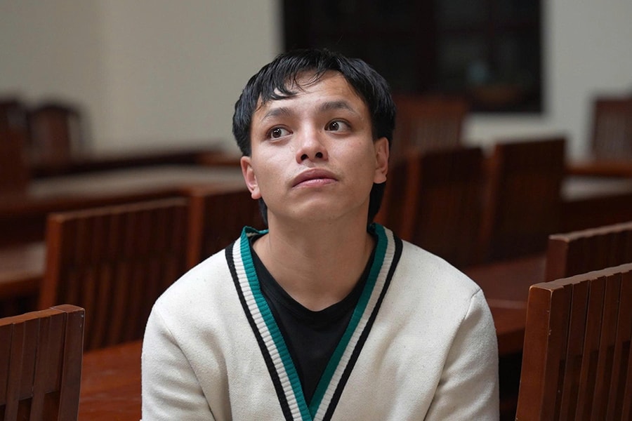 Lao ôtô vào đám đông ở cây xăng Đà Lạt sau mâu thuẫn