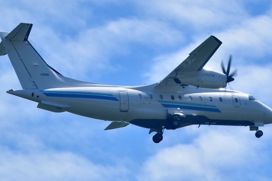 Vận tải cơ đặc nhiệm Mỹ va chạm dải phân cách, 5 người bị thương