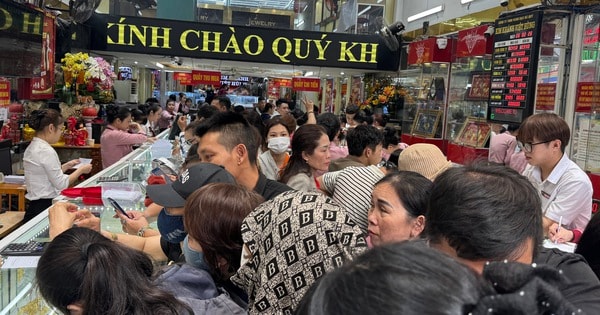 Tiệm vàng ở Đà Nẵng đông nghẹt từ 5 giờ sáng, nhẫn 5 phân đến 1 chỉ hút khách