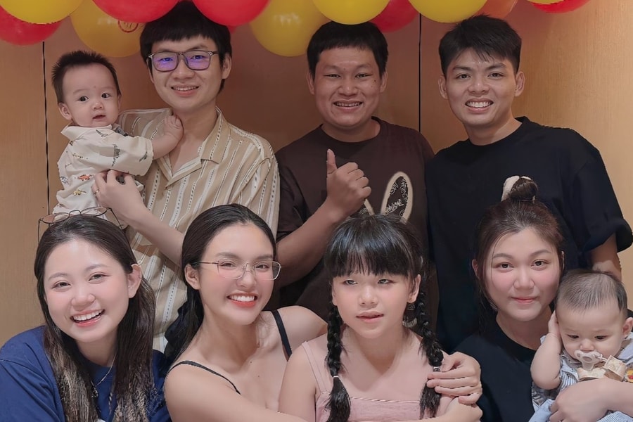 Dàn diễn viên 'Gia đình phép thuật' hội ngộ