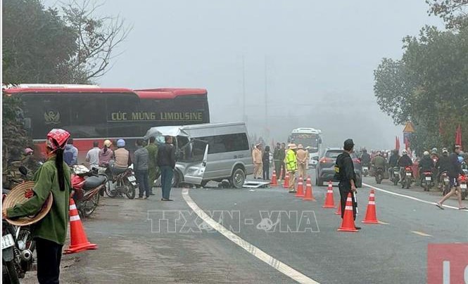 Lạng Sơn: Va chạm giữa hai xe khách, 6 người thương vong