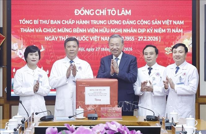 Tổng Bí thư Tô Lâm thăm, chúc mừng cán bộ, Bác sỹ, nhân viên y tế Bệnh viện Hữu nghị
