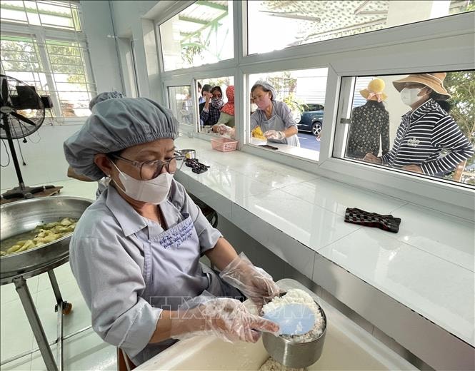 Bếp ăn từ thiện 'Hiểu và Thương'