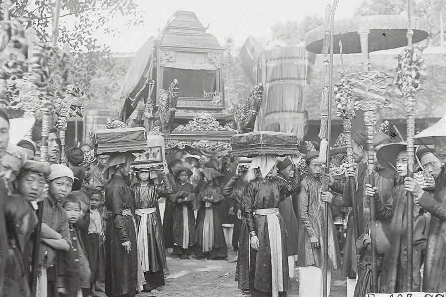 Không khí lễ hội xuân một thế kỷ trước qua ảnh