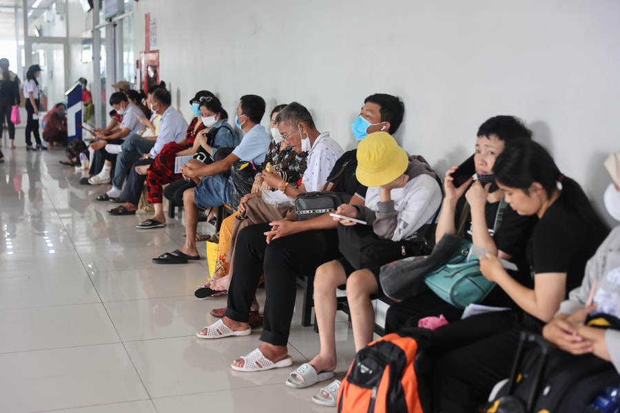 Bệnh viện TP HCM xin lỗi vì để bệnh nhân chờ đơn thuốc hàng giờ