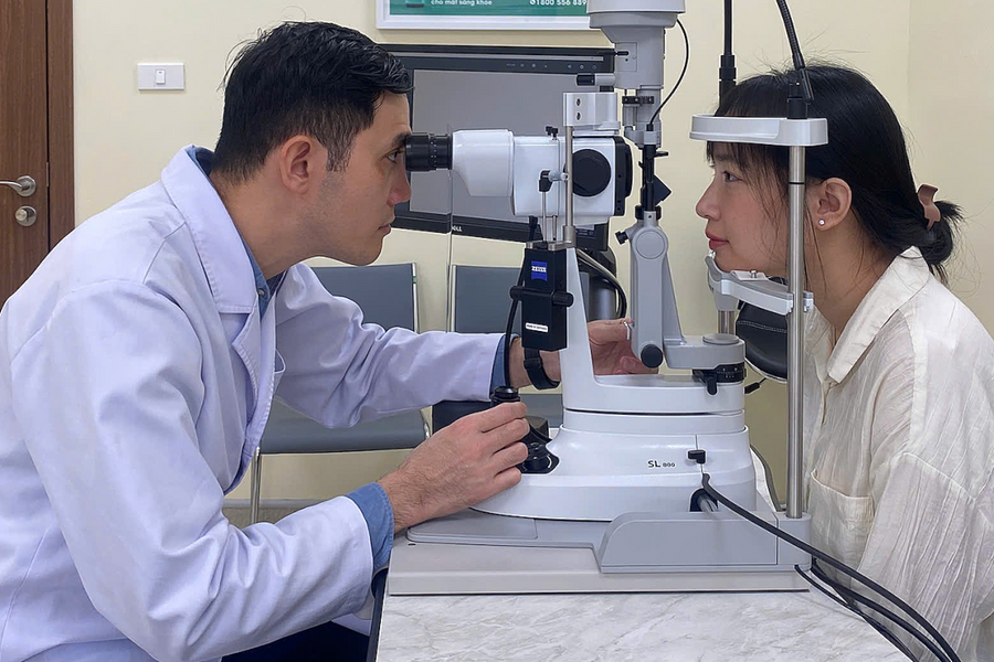 Mẹo bảo vệ mắt cho người đeo kính trong mùa nồm